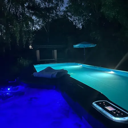 Villa 250 M Z Basenem, Jacuzzi, Ogrodem , Tarasem Oraz 2 Hektary Sadu , Kominek I Inne Atrakcje
